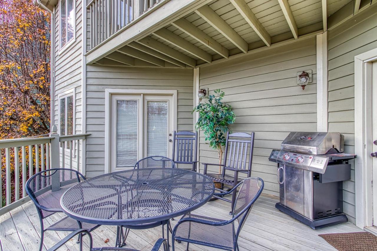 Tree Tops Retreat: Luxury Mountain Suites with Hot Tub and Bear Sightings Gatlinburg Exterior photo