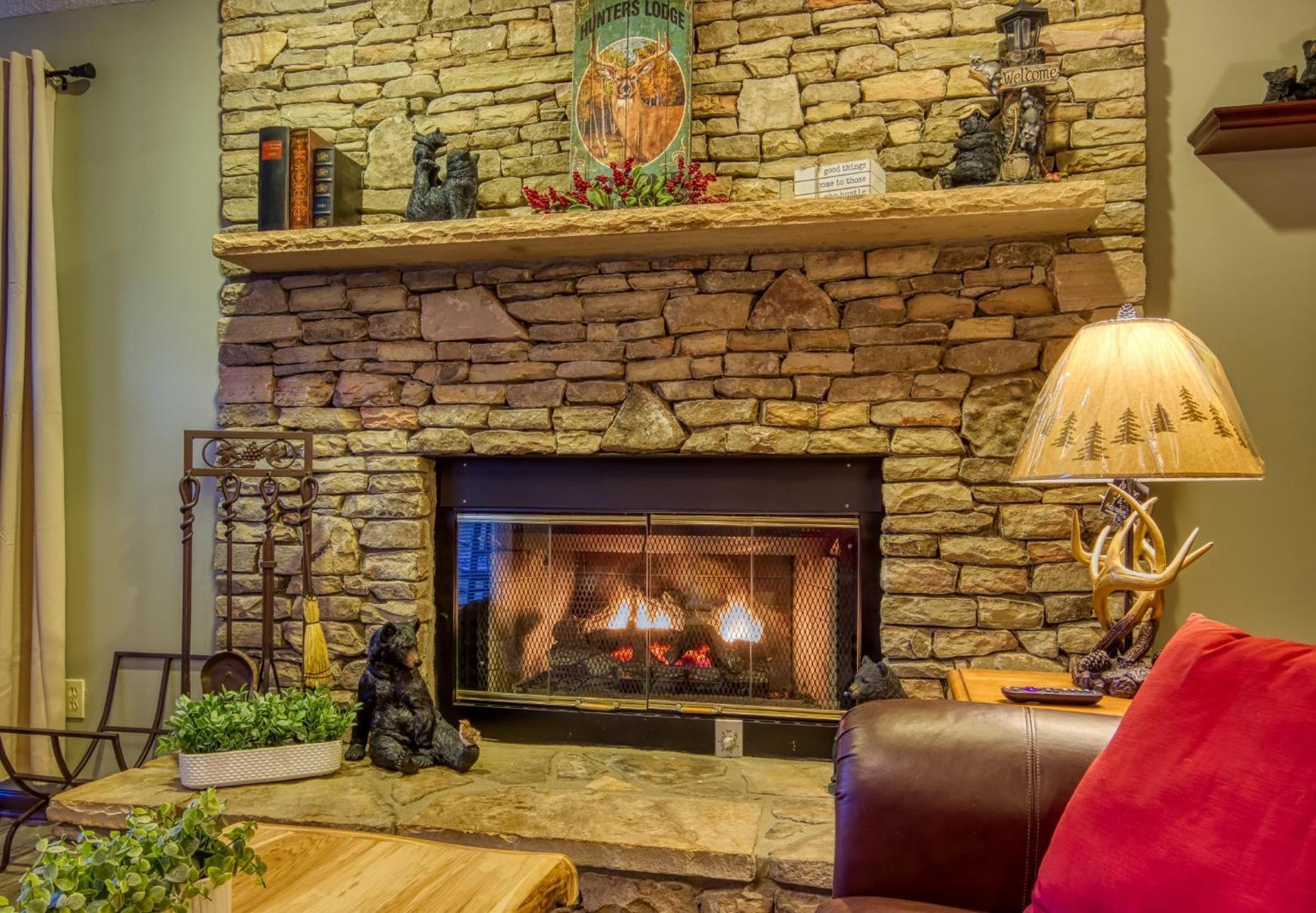Tree Tops Retreat: Luxury Mountain Suites with Hot Tub and Bear Sightings Gatlinburg Exterior photo